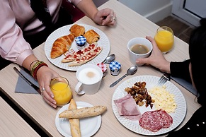 Hotel Kyriad Paris 10 Canal Saint Martin