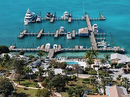 Romora Bay Resort & Marina