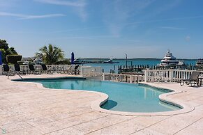 Romora Bay Resort & Marina