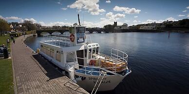 The Lakeside Hotel & Leisure Centre