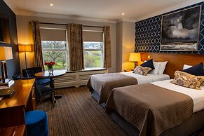 The Lakeside Hotel & Leisure Centre