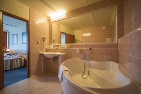 TOP HOTEL Praha & Conference Centre