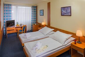 TOP HOTEL Praha & Conference Centre