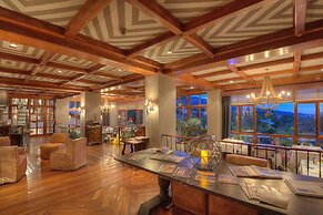 Alta Las Palomas Hotel