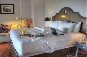 Alta Las Palomas Hotel