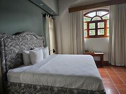 Alta Las Palomas Hotel