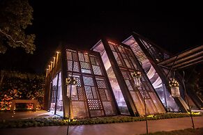 Camino Real Hotel