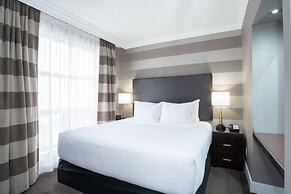 Sandman Signature Mississauga Hotel