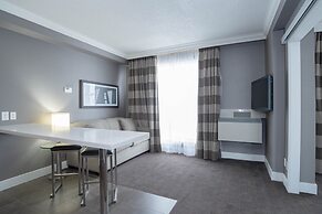 Sandman Signature Mississauga Hotel