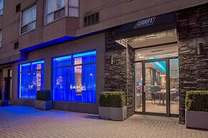 Sandman Signature Mississauga Hotel