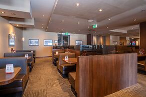 Sandman Signature Mississauga Hotel