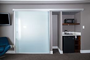 Sandman Signature Mississauga Hotel