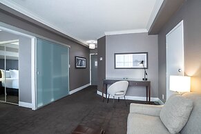 Sandman Signature Mississauga Hotel