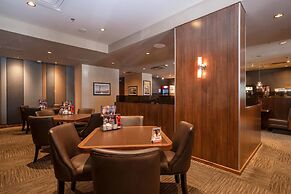 Sandman Signature Mississauga Hotel