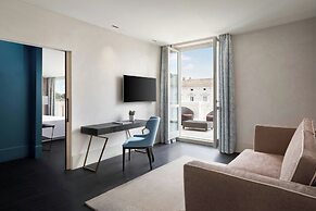 Sina Bernini Bristol, Autograph Collection