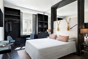 Sina Bernini Bristol, Autograph Collection