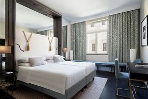 Sina Bernini Bristol, Autograph Collection