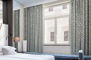 Sina Bernini Bristol, Autograph Collection