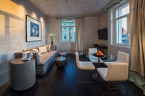 Sina Bernini Bristol, Autograph Collection