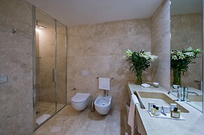 Sina Bernini Bristol, Autograph Collection