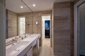 Sina Bernini Bristol, Autograph Collection