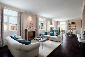 Sina Bernini Bristol, Autograph Collection