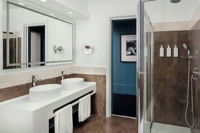 Sina Bernini Bristol, Autograph Collection