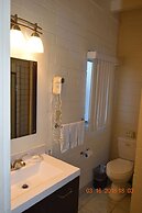 Stanlunds Inn And Suites