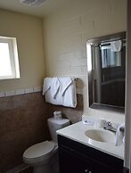 Stanlunds Inn And Suites