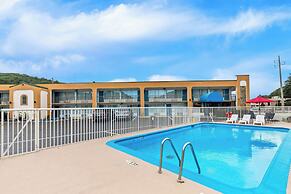 Days Inn by Wyndham Clayton