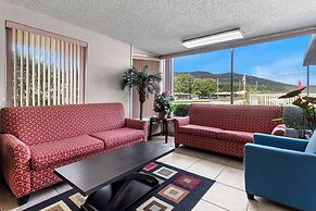 Days Inn by Wyndham Clayton