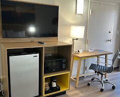 Days Inn by Wyndham Clayton