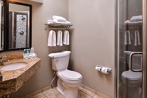 Holiday Inn Express & Suites Topeka West I-70 Wanamaker by IHG