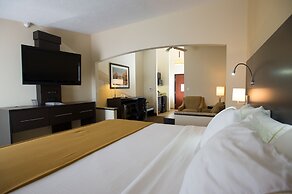 Holiday Inn Express & Suites Topeka West I-70 Wanamaker by IHG