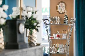 The Jay Hotel by HappyCulture