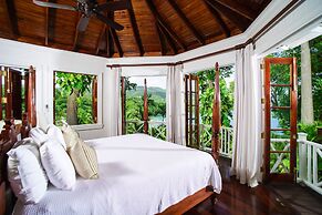 Round Hill Hotel And Villas