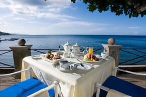 Round Hill Hotel And Villas