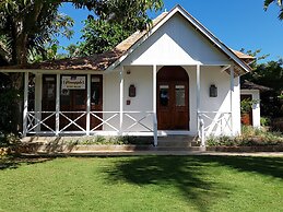 Round Hill Hotel And Villas