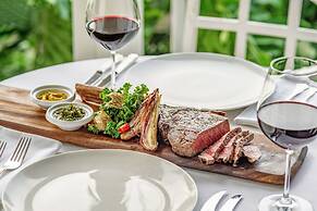 Round Hill Hotel And Villas