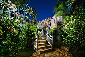 Round Hill Hotel And Villas