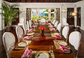 Round Hill Hotel And Villas