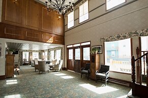 Holland America Dawson City Inn