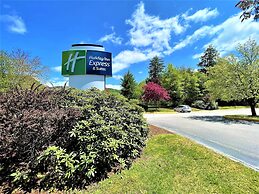 Holiday Inn Express & Suites Lincoln East - White Mountains, an IHG Ho