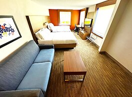Holiday Inn Express & Suites Lincoln East - White Mountains by IHG