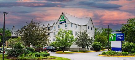 Holiday Inn Express & Suites Lincoln East - White Mountains, an IHG Ho