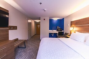 Holiday Inn Express & Suites Lincoln East - White Mountains by IHG