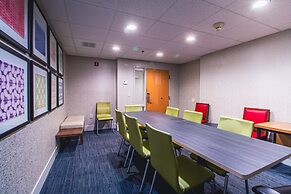 Holiday Inn Express & Suites Lincoln East - White Mountains by IHG