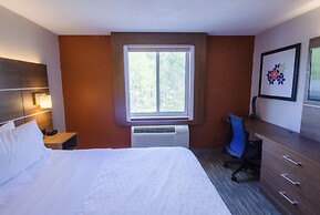 Holiday Inn Express & Suites Lincoln East - White Mountains by IHG