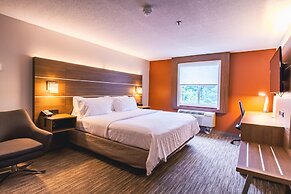 Holiday Inn Express & Suites Lincoln East - White Mountains by IHG