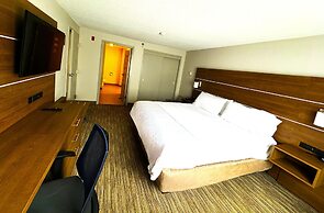 Holiday Inn Express & Suites Lincoln East - White Mountains by IHG
